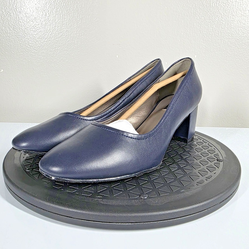 Women's Array Daphne Pumps / Chunky Heel Size 9W Navy New Without Box